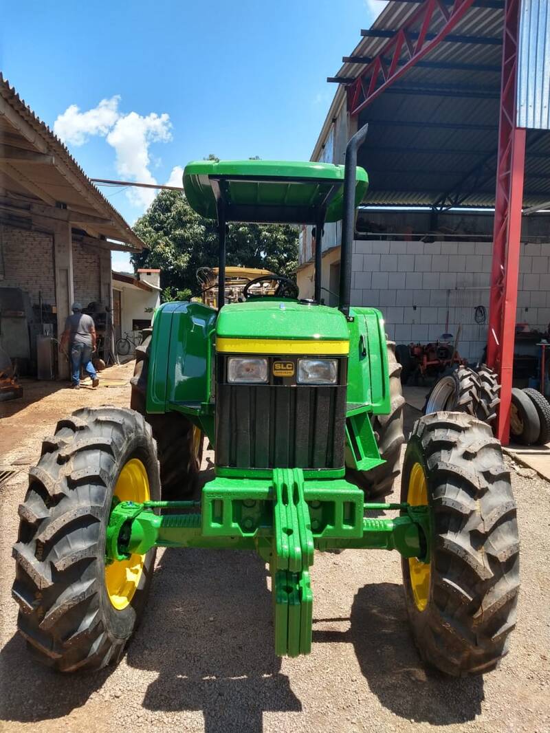 TRATOR JOHN DEERE 5700 - 4X4 - ANO 1998 - VENDIDO